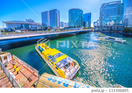 日本の横浜都市景観 珍風景&新景。賑わうKアリーナや2隻の水上バス、水面の煌めき…新時代へ、希望の光 日本の横浜都市景観 珍風景&新景。賑わうKアリーナや2隻の水上バス、水面の煌めき…新時代へ、希望の光 133398805