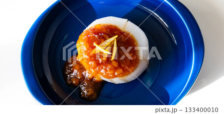 皿に盛ったふろふき大根 133400010