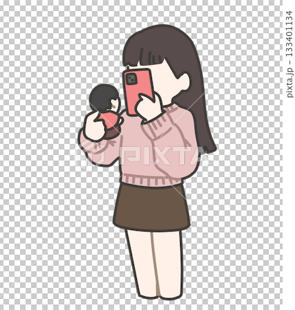ぬいぐるみの写真を撮る女性のイラスト 133401134
