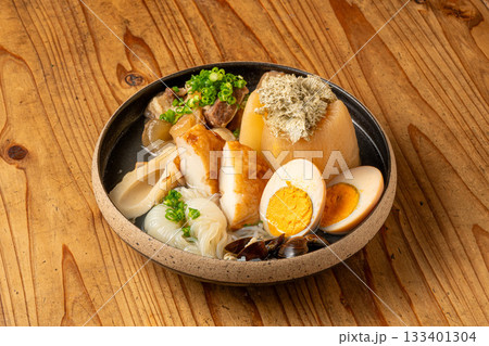 熱々のおでん 133401304