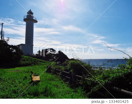 志摩半島の最南端に立つ麦埼灯台 133401425