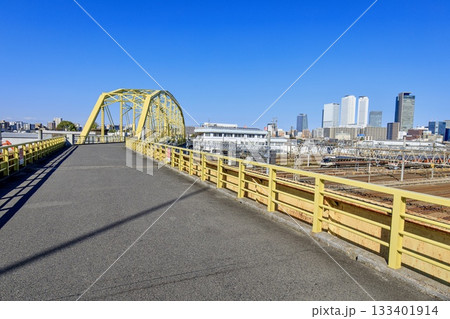 名古屋市、向野橋と名古屋駅のビル群の風景 名古屋市、向野橋と名古屋駅のビル群の風景 133401914