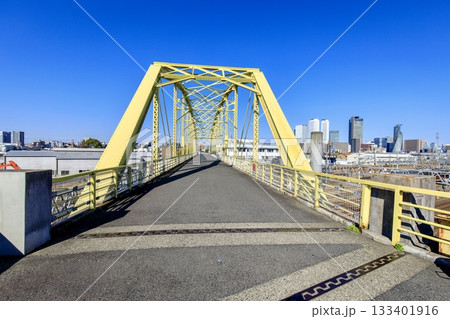 名古屋市、向野橋と名古屋駅のビル群の風景 名古屋市、向野橋と名古屋駅のビル群の風景 133401916
