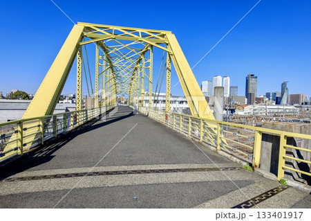 名古屋市、向野橋と名古屋駅のビル群の風景 名古屋市、向野橋と名古屋駅のビル群の風景 133401917