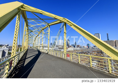 名古屋市、向野橋と名古屋駅のビル群の風景 名古屋市、向野橋と名古屋駅のビル群の風景 133401919