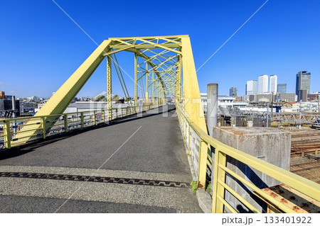 名古屋市、向野橋と名古屋駅のビル群の風景 名古屋市、向野橋と名古屋駅のビル群の風景 133401922