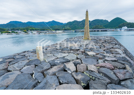 山口県萩市　恵美須ヶ鼻造船所跡の石造堤防 133402610