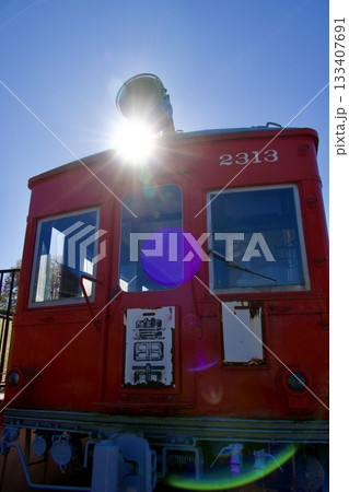 鞍ヶ池公園に保存される名鉄 モ800形＋ク2300形 電車のある風景 133407691