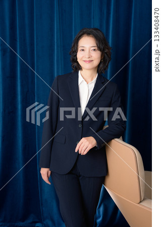 ミドルキャリアウーマンのビジネスポートレート 133408470