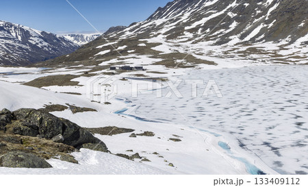 Breathtaking snowy landscape at Leirvassbu in Jotunheimen National Park showcases nature's winter beauty 133409112