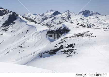 Snow-covered peaks and valleys in Leirdalen, Jotunheimen National Park during wintertime 133409132