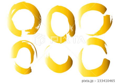 和風素材　筆で描かれた金色の線のイラスト　ベクター 133410465