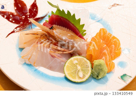 おいしいお刺身盛り合わせ 133410549
