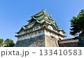 秋晴れの青空に映える名古屋城天守閣を仰ぎ見る〈愛知県名古屋市〉 133410583