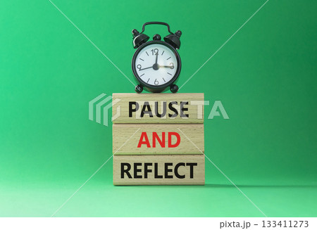 Pause and Reflect symbol. Concept words Pause and Reflect on wooden blocks. Beautiful green background with alarm clock. Business and Pause and Reflect concept. Copy space. 133411273