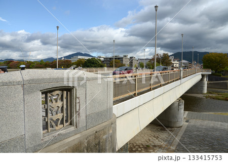 丸太町橋　京都市上京区・左京区鴨川 133415753