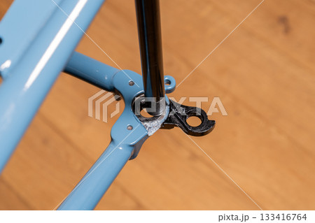 Installing Derailleur Hanger with Vertical Bolt 133416764