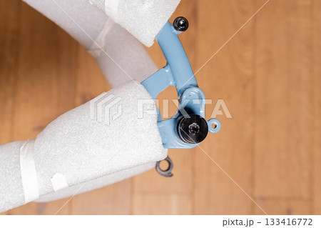 Rear Dropout with Foam and Bolt 133416772