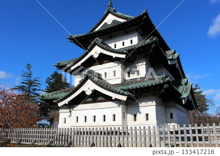青空の弘前城 重要文化財 弘前市 青森県 天守閣 青空の弘前城 重要文化財 弘前市 青森県 天守閣 133417216