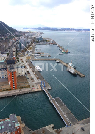 門司区の街並み(門司港レトロ展望室より・縦構図) 門司区の街並み(門司港レトロ展望室より・縦構図) 133417357