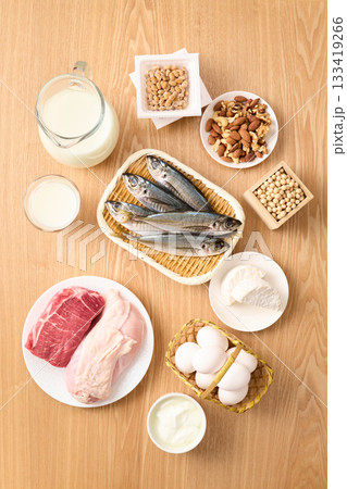様々なタンパク質食材 133419266