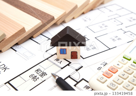住宅と図面 133419458