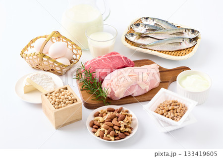 様々なタンパク質食材 133419605