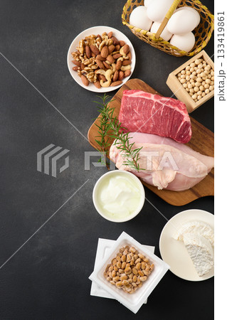 様々なタンパク質食材 133419861