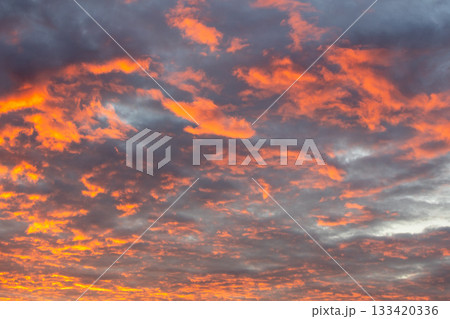 岩手県大船渡市の朝焼け風景 133420336