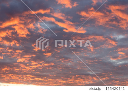 岩手県大船渡市の朝焼け風景 133420341