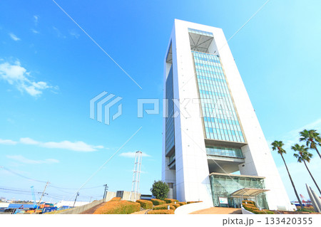 三重県四日市市、四日市港ポートビルの風景 三重県四日市市、四日市港ポートビルの風景 133420355
