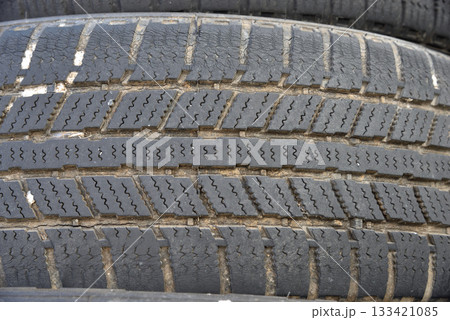 摩耗タイヤ スリップサイン ひび割れたタイヤ 摩耗タイヤ スリップサイン ひび割れたタイヤ 133421085