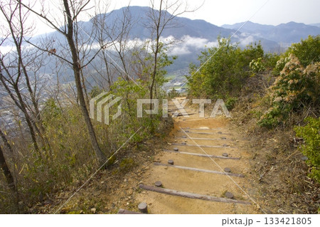 竹田城跡へ登城する遊歩道 竹田城跡へ登城する遊歩道 133421805