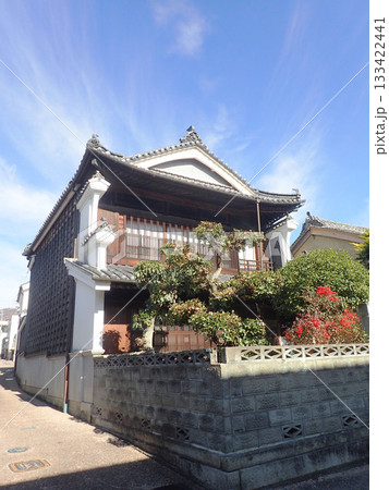 徳島県美馬市の脇城の城下町として栄えた町で伝統的建造物が建ち並び、うだつの町並みと呼ばれる脇町南町 133422441
