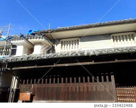 徳島県美馬市の脇城の城下町として栄えた町で伝統的建造物が建ち並び、うだつの町並みと呼ばれる脇町南町 133422488