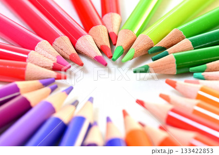 コピースペースのあるカラフルな色鉛筆 133422853