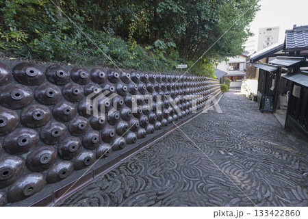 やきもの散歩道のでんでん坂 常滑市 やきもの散歩道のでんでん坂 常滑市 133422860