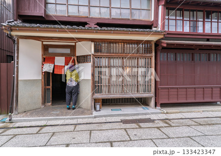 福井県小浜市の歴史的街並みである三丁町を撮影したもの 福井県小浜市の歴史的街並みである三丁町を撮影したもの 133423347