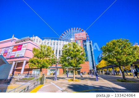 日本の横浜都市景観11月22日。センター北駅前、都築阪急の観覧車などを望む 日本の横浜都市景観11月22日。センター北駅前、都築阪急の観覧車などを望む 133424064