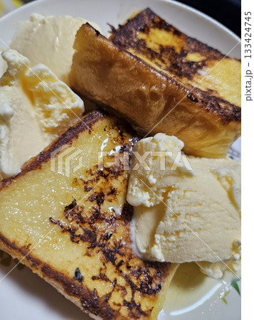 フレンチトーストアイスのせ 133424745