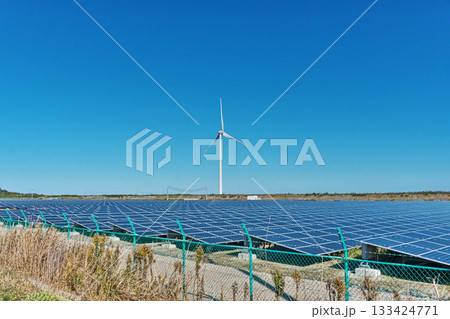 南相馬市の太陽光発電所と風力発電所(秋、十一月) 南相馬市の太陽光発電所と風力発電所(秋、十一月) 133424771