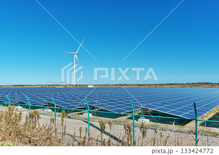 南相馬市の太陽光発電所と風力発電所(秋、十一月) 南相馬市の太陽光発電所と風力発電所(秋、十一月) 133424772