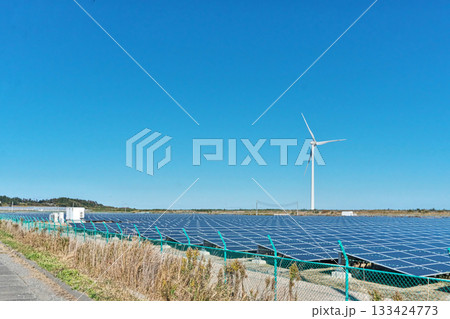 南相馬市の太陽光発電所と風力発電所(秋、十一月) 南相馬市の太陽光発電所と風力発電所(秋、十一月) 133424773