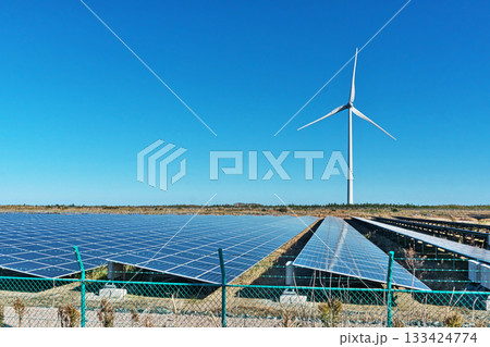 南相馬市の太陽光発電所と風力発電所(秋、十一月) 南相馬市の太陽光発電所と風力発電所(秋、十一月) 133424774