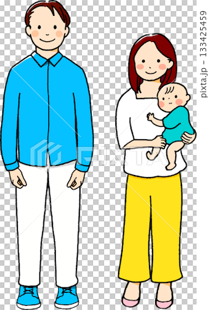 抱著一個嬰兒的年輕夫婦 抱著一個嬰兒的年輕夫婦 133425459