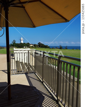 伊勢志摩　秋空の安乗岬園地　きんこ芋工房上田商店 灯台カフェから灯台を望む 133425865