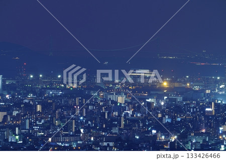 生駒山から見た、大阪平野夜景　明石海峡大橋遠望　 133426466