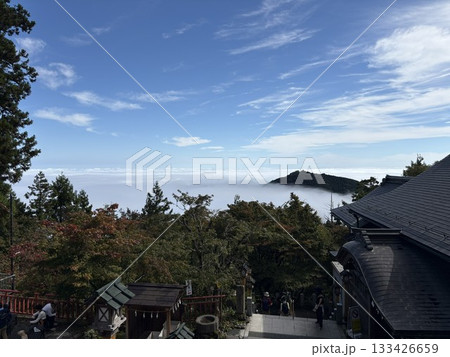 天空の神社から望む雲海 133426659