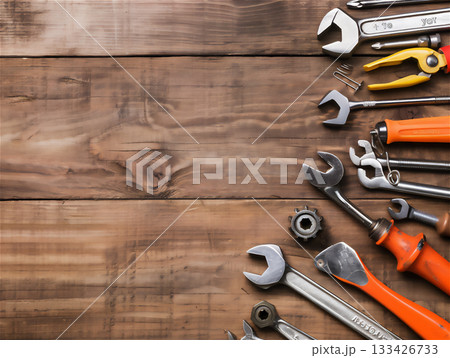 工具と木製テーブルの背景 133426733