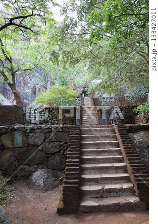 シギリヤロック、天空の宮殿への階段【スリランカ】 133427011